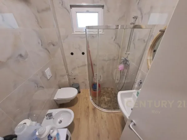 Durres, shes Vile 3+1 Kati 1, 272 m² 500.000 € (Qerret)