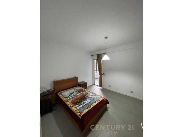 Tirane, jepet me qera apartament 3+1 Kati 5, 139 m² 800 € (Tek Usluga)