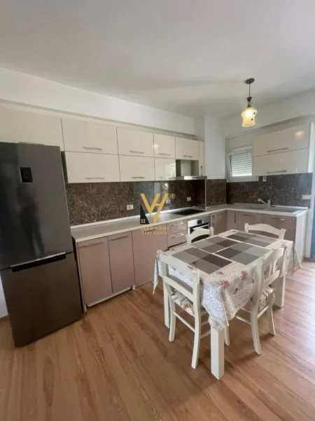 Tirane, jepet me qera apartament 2+1+Ballkon Kati 1, 85 m² 650 € (KODRA E DIELLIT 2)