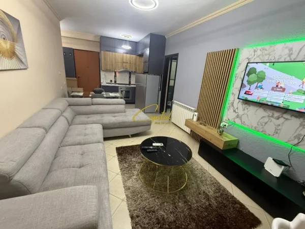 Tirane, jepet me qera apartament 2+1+Ballkon Kati 6, 100 m² 600 € (ASTIRI)
