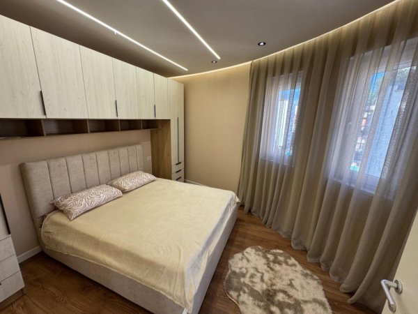 Tirane, jepet me qera apartament 1+1 Kati 5, 750 € 
