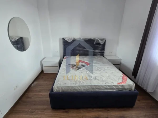 Tirane, jepet me qera apartament 1+1+Ballkon Kati 3, 75 m² 350 €