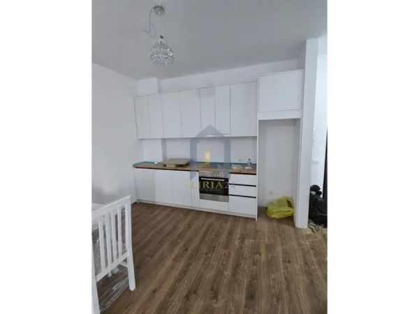 Tirane, jepet me qera apartament 1+1+Ballkon Kati 3, 75 m² 350 €