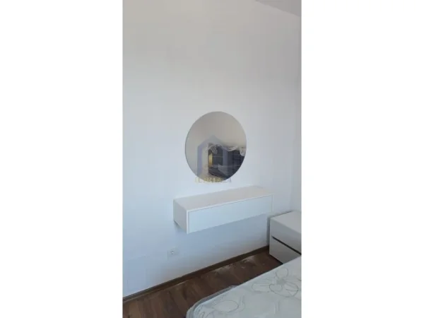 Tirane, jepet me qera apartament 1+1+Ballkon Kati 3, 75 m² 350 €
