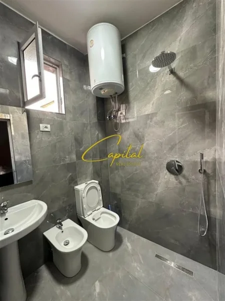 Tirane, jepet me qera apartament 1+1+Ballkon Kati 2, 55 m² 500 € (RRUGA E DURRESIT)