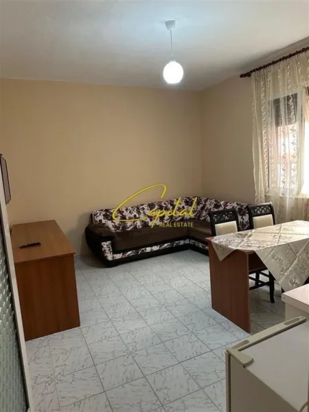Tirane, jepet me qera apartament 1+1+Ballkon Kati 2, 55 m² 500 € (RRUGA E DURRESIT)