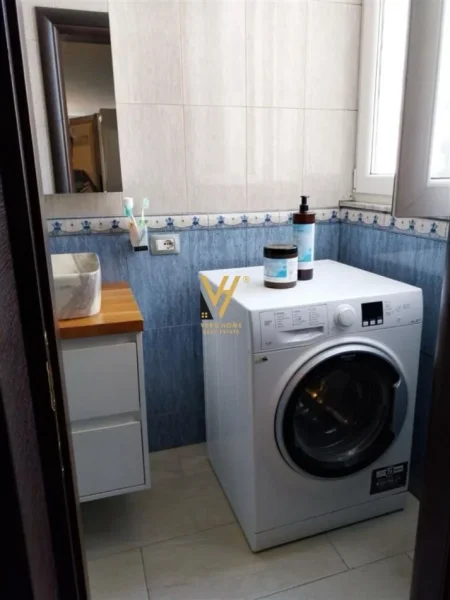 Tirane, jepet me qera apartament 2+1+Ballkon Kati 5, 85 m² 800 € (ISH ATSH)