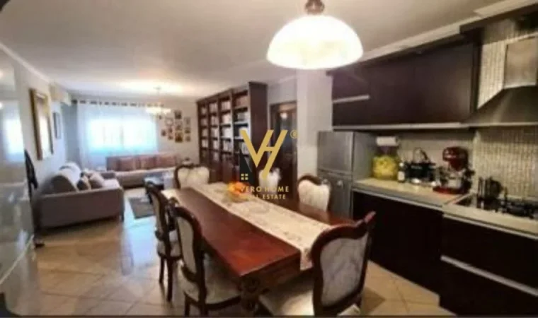 Tirane, jepet me qera apartament 2+1+Ballkon Kati 5, 85 m² 800 € (ISH ATSH)