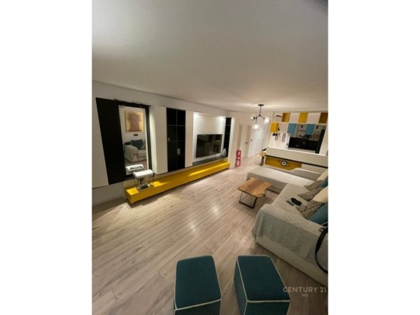 Tirane, jepet me qera apartament 3+1+Aneks+Ballkon Kati 3, 129 m² 1.200 € (Rr. Durresit)