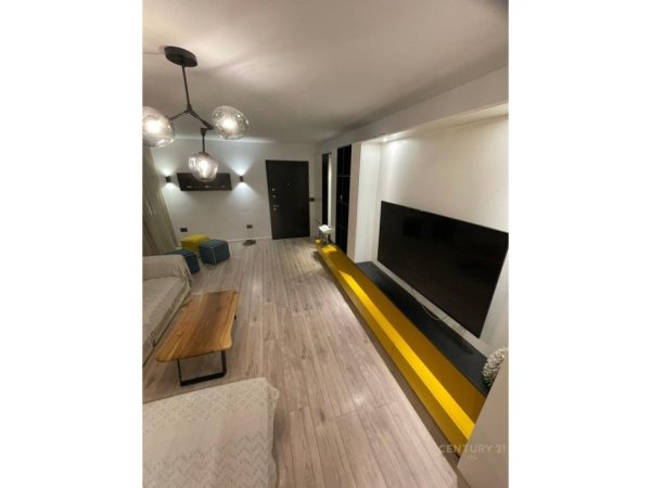 Tirane, jepet me qera apartament 3+1+Aneks+Ballkon Kati 3, 129 m² 1.200 € (Rr. Durresit)