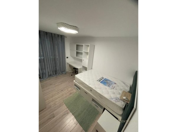 Tirane, jepet me qera apartament 3+1+Aneks+Ballkon Kati 3, 129 m² 1.200 € (Rr. Durresit)