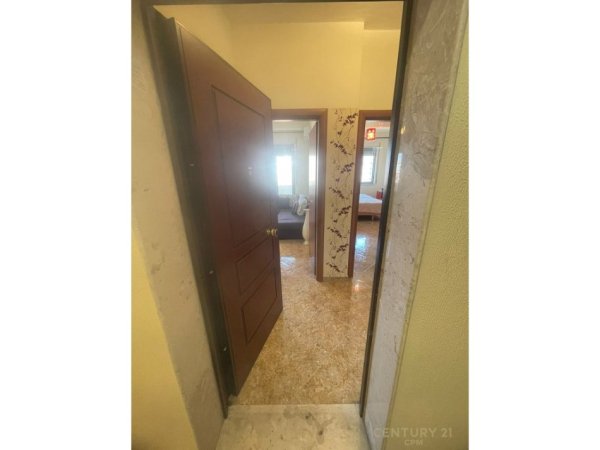 Tirane, jepet me qera apartament 1+1 Kati 4, 72 m² 700 € (Sheshi Avni Rustemi)