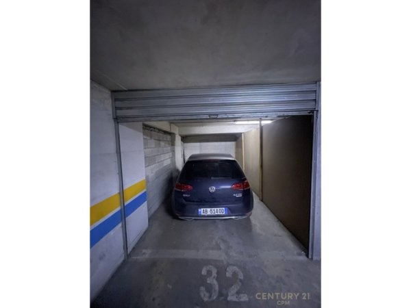 Tirane, jepet me qera apartament 1+1 Kati 4, 72 m² 700 € (Sheshi Avni Rustemi)