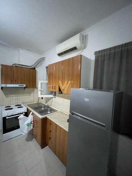 Tirane, jepet me qera apartament 1+1+Ballkon Kati 1, 55 m² 380 € (MINISTRIA E DREJTESISE)