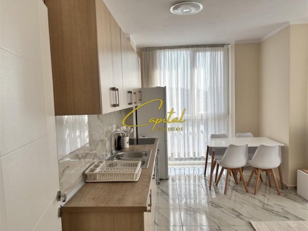 Tirane, jepet me qera apartament 1+1+Ballkon Kati 7, 60 m² 550 € (YZBERISHT)