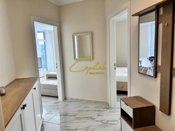 Tirane, jepet me qera apartament 1+1+Ballkon Kati 7, 60 m² 550 € (YZBERISHT)