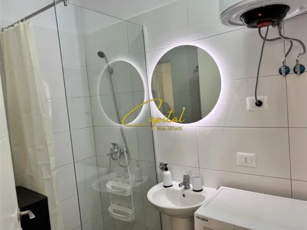 Tirane, jepet me qera apartament 1+1+Ballkon Kati 7, 60 m² 550 € (YZBERISHT)