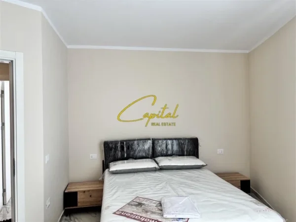 Tirane, jepet me qera apartament 1+1+Ballkon Kati 7, 60 m² 550 € (YZBERISHT)