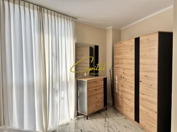 Tirane, jepet me qera apartament 1+1+Ballkon Kati 7, 60 m² 550 € (YZBERISHT)