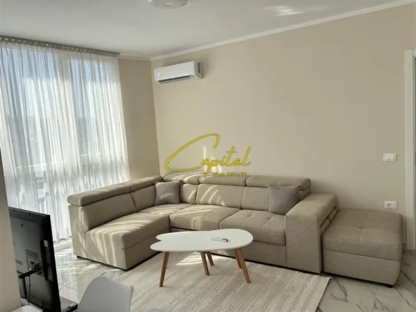 Tirane, jepet me qera apartament 1+1+Ballkon Kati 7, 60 m² 550 € (YZBERISHT)