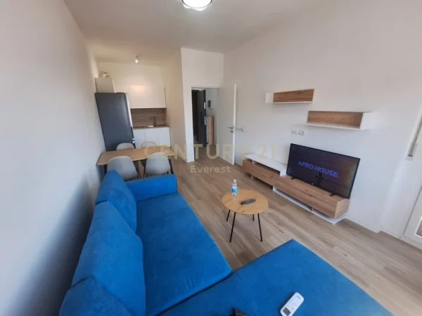 Tirane, jepet me qera apartament 1+1 Kati 10, 70 m² 500 € (Astir)