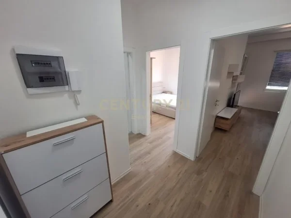 Tirane, jepet me qera apartament 1+1 Kati 10, 70 m² 500 € (Astir)