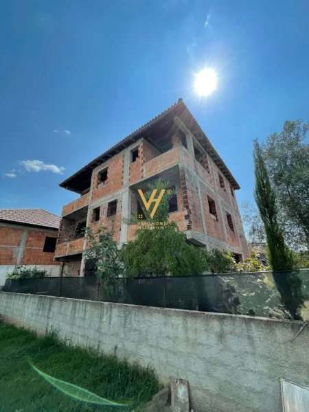 Tirane, jepet me qera ambjent biznesi Kati 1, 120 m² 500 € (babrru)