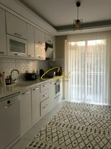 Tirane, jap me qera apartament 3+1+Ballkon Kati 2, 152 m² 600 € (SELITE)