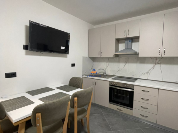 Tirane, jepet me qera apartament 2+1 Kati 2, 80 m² 600 € (RRUGA RIZA CEROVA)