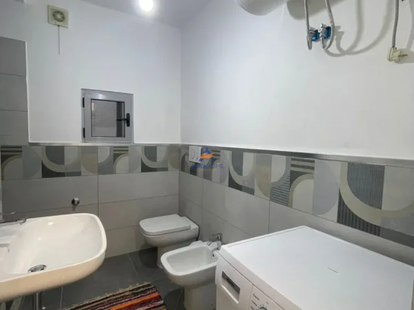 Tirane, jepet me qera apartament 2+1 Kati 2, 80 m² 600 € (RRUGA RIZA CEROVA)