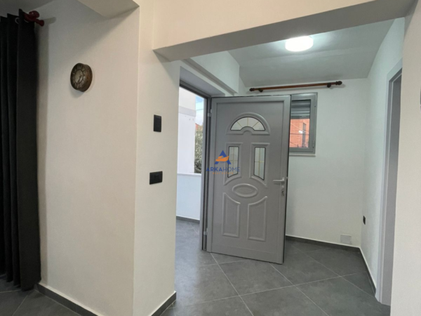 Tirane, jepet me qera apartament 2+1 Kati 2, 80 m² 600 € (RRUGA RIZA CEROVA)