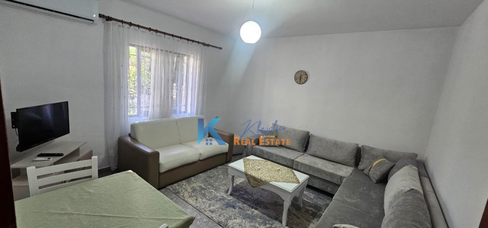 Tirane, jap me qera apartament 1+1+Ballkon Kati 1, 60 m² 550 € (Ish Parku i Autobusëve, Rr. Babë Rexha)
