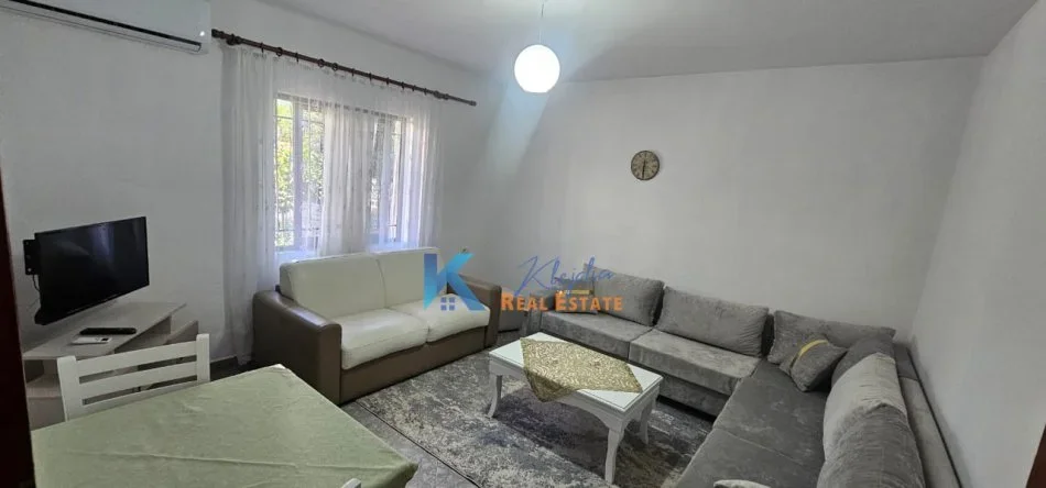Tirane, jap me qera apartament 1+1+Ballkon Kati 1, 60 m² 550 € (Ish Parku i Autobusëve, Rr. Babë Rexha)