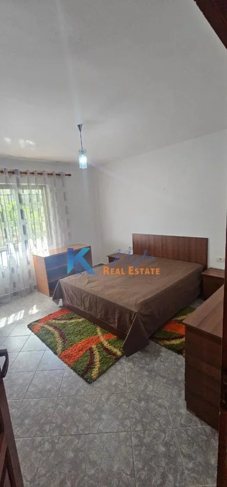 Tirane, jap me qera apartament 1+1+Ballkon Kati 1, 60 m² 550 € (Ish Parku i Autobusëve, Rr. Babë Rexha)
