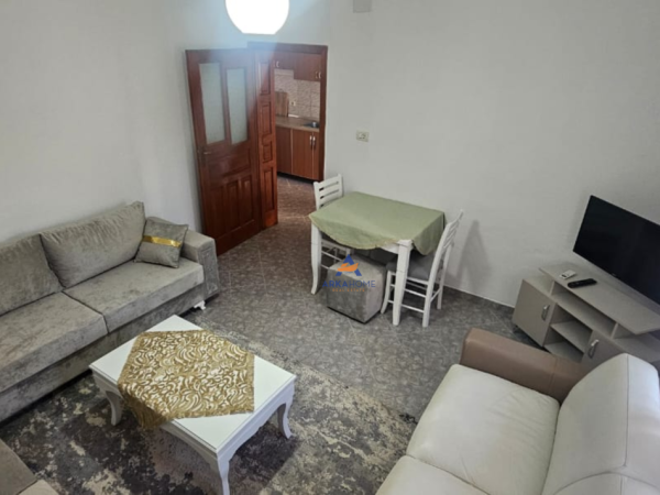 Tirane, jepet me qera apartament 1+1 Kati 1, 65 m² 550 € (RRUGA BABE REXHA ISH PARKU I AUTOBUZAVE)
