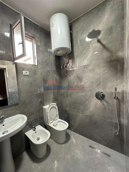Tirane, jepet me qera apartament 1+1+Ballkon Kati 2, 70 m² 500 € (Mine Peza)