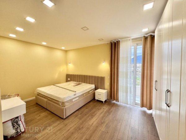 Tirane, jepet me qera apartament 2+1+Aneks+Ballkon Kati 2, 120 m² 650 € (Prane Rruges se vjeter te Elbasanit)
