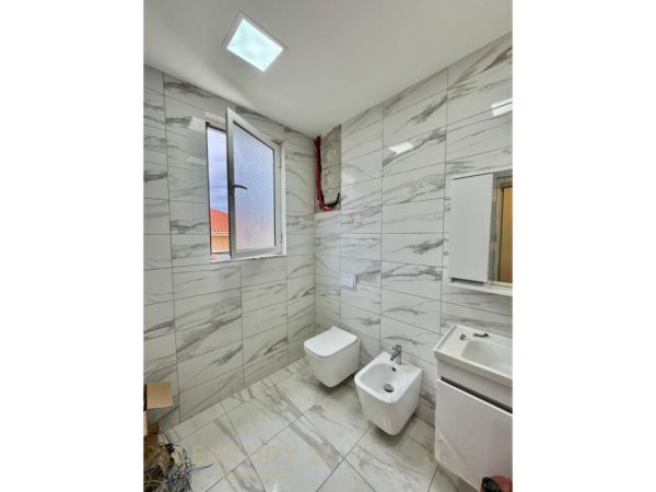 Tirane, jepet me qera apartament 2+1+Aneks+Ballkon Kati 2, 120 m² 650 € (Prane Rruges se vjeter te Elbasanit)