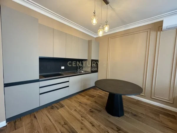 Tirane, jepet me qera apartament 2+1 Kati 1, 104 m² 1.200 € (RANE SPITALIT VETERINAR !)