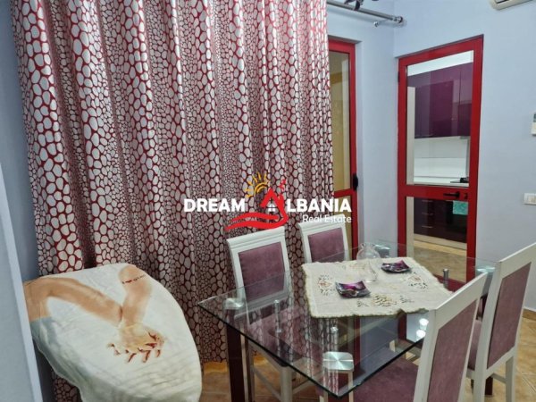 Tirane, jepet me qera apartament 3+1 , 110 m² 800 € (Zogu i Zi)