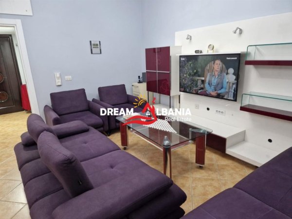 Tirane, jepet me qera apartament 3+1 , 110 m² 800 € (Zogu i Zi)