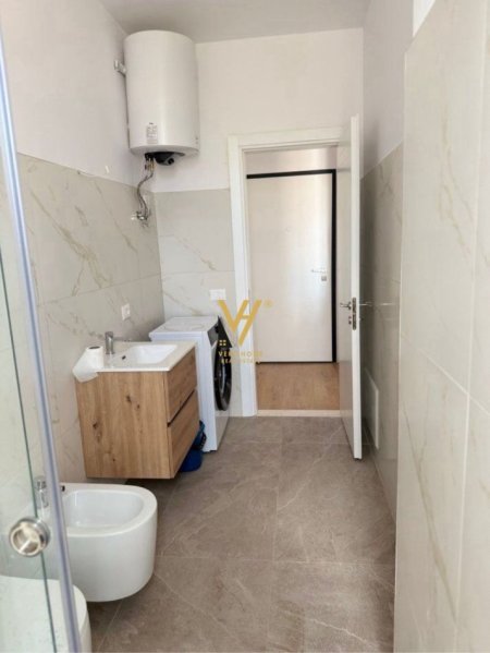 Tirane, jepet me qera apartament 1+1+Ballkon Kati 5, 55 m² 450 € (BULECVARDI I RI)