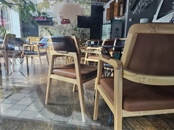 Tirane, jepet me qera ambjent biznesi Kati 0, 74 m² 1.000 € (Komuna Parisit)