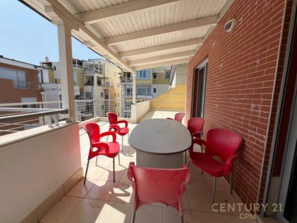Tirane, jepet me qera apartament+verande | Penthouse 3+1+Aneks+Ballkon Kati 5, 200 m² 1.200 € (Rr. Peti)