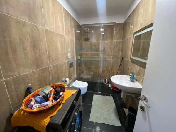 Tirane, jepet me qera apartament 2+1 Kati 4, 96 m² 700 € 