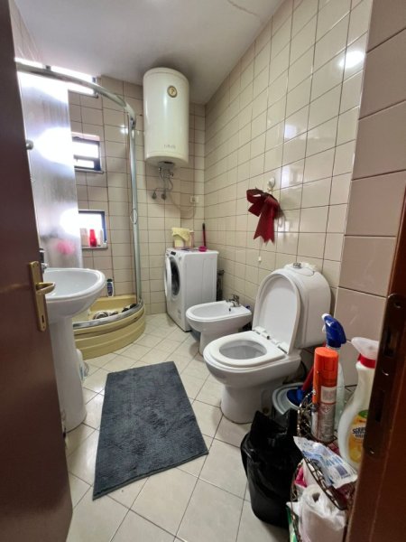 Tirane, jepet me qera apartament 1+1 Kati 9, 75 m² 700 € 