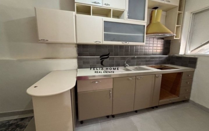 Tirane, jepet me qera apartament 2+1 Kati 1, 75 m² 450 € (SELITE)