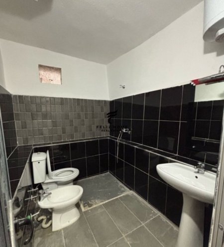 Tirane, jepet me qera apartament 2+1 Kati 1, 75 m² 450 € (SELITE)
