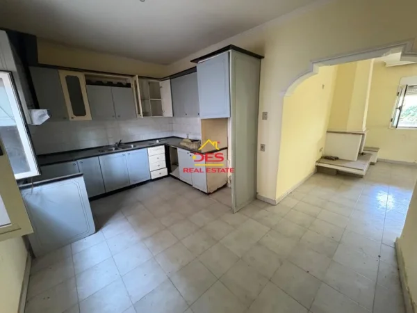 Vlore, shitet shtepi 2+1+Ballkon Kati 0, 152 m² 90.000 € (Rruga Prenjo Petoshati, Vlorë)