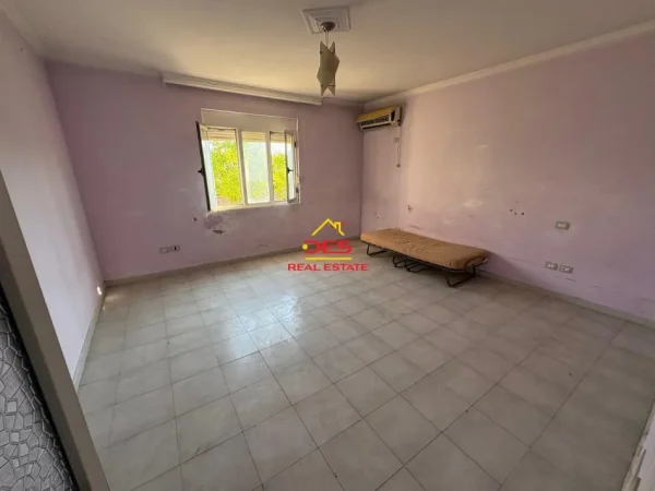 Vlore, shitet shtepi 2+1+Ballkon Kati 0, 152 m² 90.000 € (Rruga Prenjo Petoshati, Vlorë)